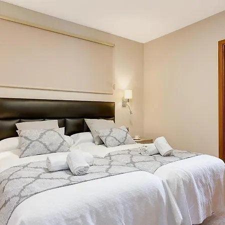 Cala'n Blanes Sleeps 8 Pool Air Con Wifi קאלה אן בלאנס